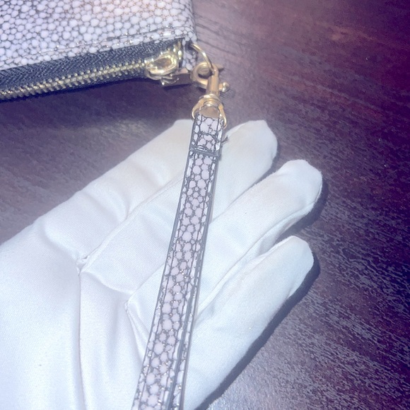 NWOT BOUTIQUE WRISTLET - Picture 7 of 8